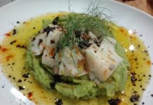 Bacalhau Confitado em Berço de Favas, Pó de Azeitonas Negras e Paprika