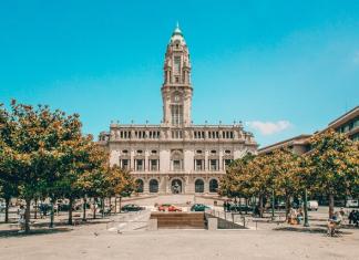 Ecrã gigante para ver o Mundial de Futebol na Praça de D. João I