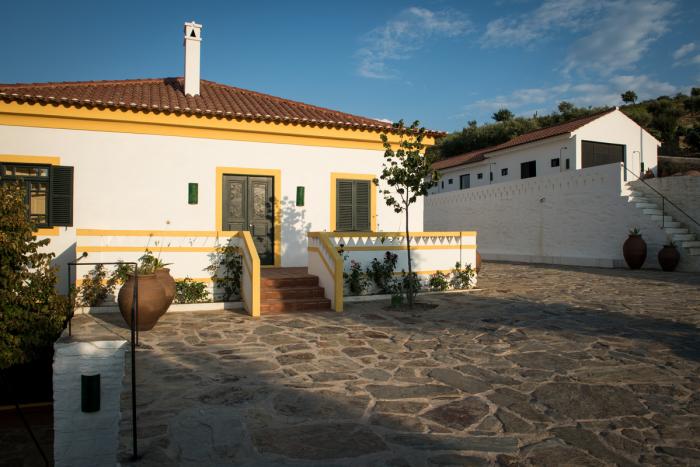 Revistas internacionais Tatler e Condé Naste Traveller destacam Quinta da Côrte | Global News Portugal