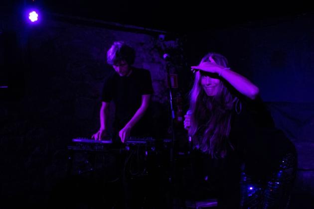 As imagens dos Mirror People no Ferro Bar | Global News Portugal