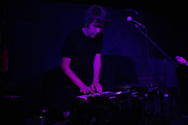 As imagens dos Mirror People no Ferro Bar | Global News Portugal