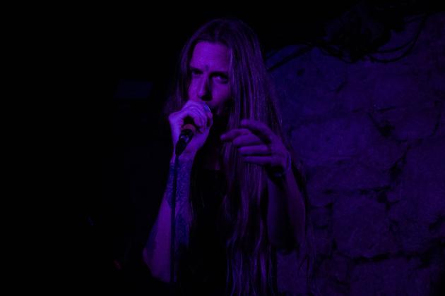 As imagens dos Mirror People no Ferro Bar | Global News Portugal