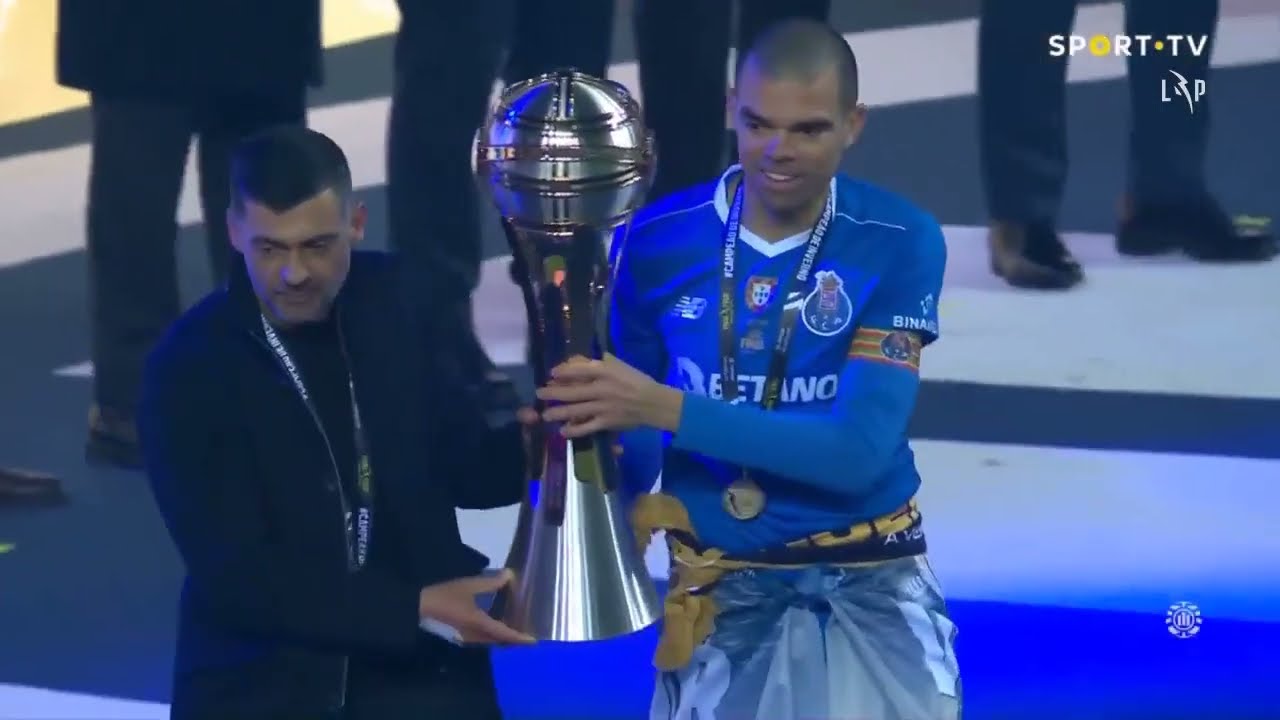 FC Porto levanta a Taça da Liga pela primeira vez. Veja o vídeo ...