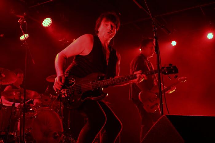 INCONTORNÁVEIS THE CHAMELEONS VOLTAM A LEVAR O PÚBLICO ATÉ AO OUTRO LADO… DA PONTE | Global News Portugal