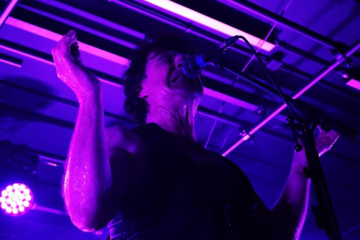 INCONTORNÁVEIS THE CHAMELEONS VOLTAM A LEVAR O PÚBLICO ATÉ AO OUTRO LADO… DA PONTE | Global News Portugal